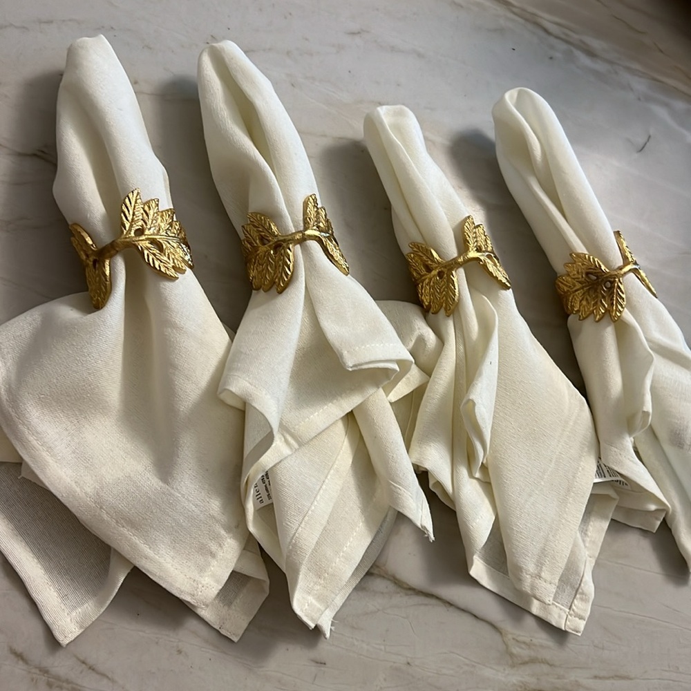 Set of 4 Creamy Off-White Cloth Napkins
